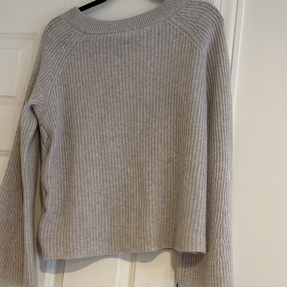 Only Mine Light Gray Women's 100% Cashmere Sweater Sz Medium - Picture 7 of 7